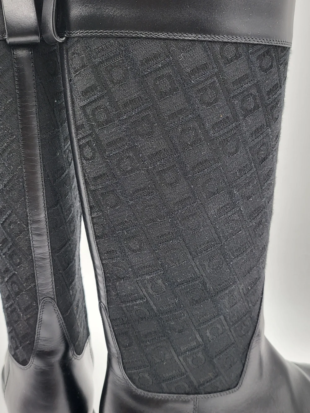 SALVATORE FERRAGAMO ROLY BLACK LEATHER SUEDE PRINT GANCINI RIDING BOOTS. Auth...